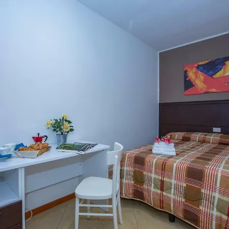 דירה Fiumelatte Sleeps 6 Air Con Wifi T783176