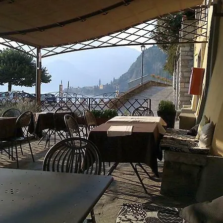 Fiumelatte Sleeps 6 Air Con Wifi T783176 * Varenna